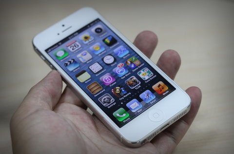Giá bán iPhone 5 đã giảm nhiều