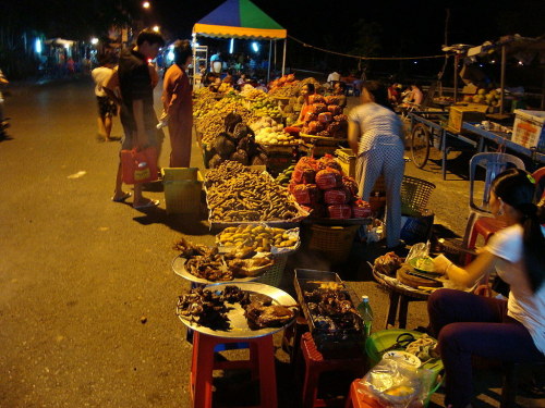 Nhộn nhịp chợ đêm Hà Tiên