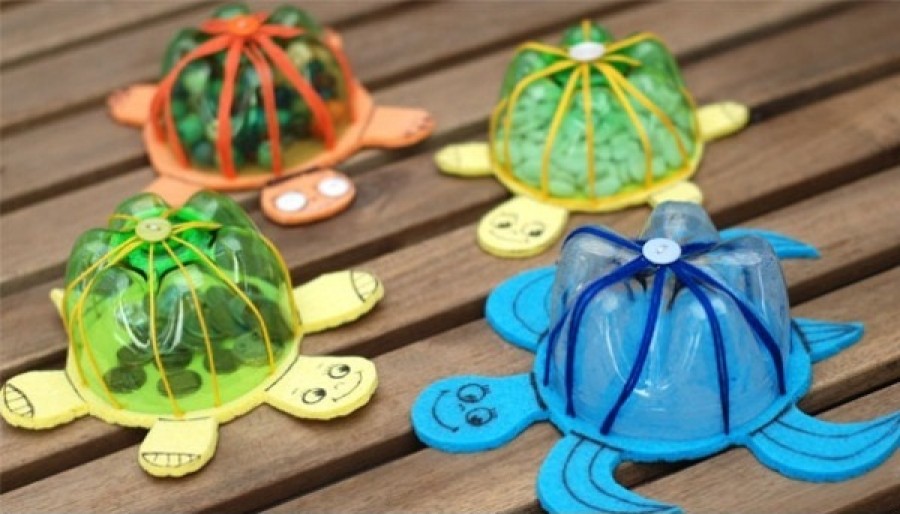 4 đồ chơi từ chai nhựa cũ khiến bé thích mê