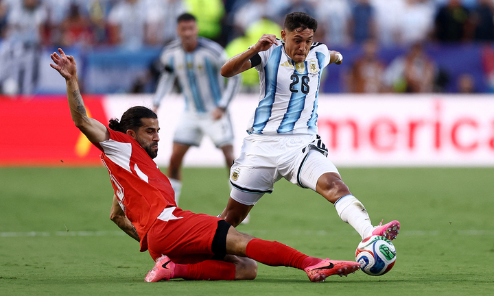 Argentina thắng Thụy Sỹ 3-1: Messi đứt mạch ghi bàn vẫn vào bán kết